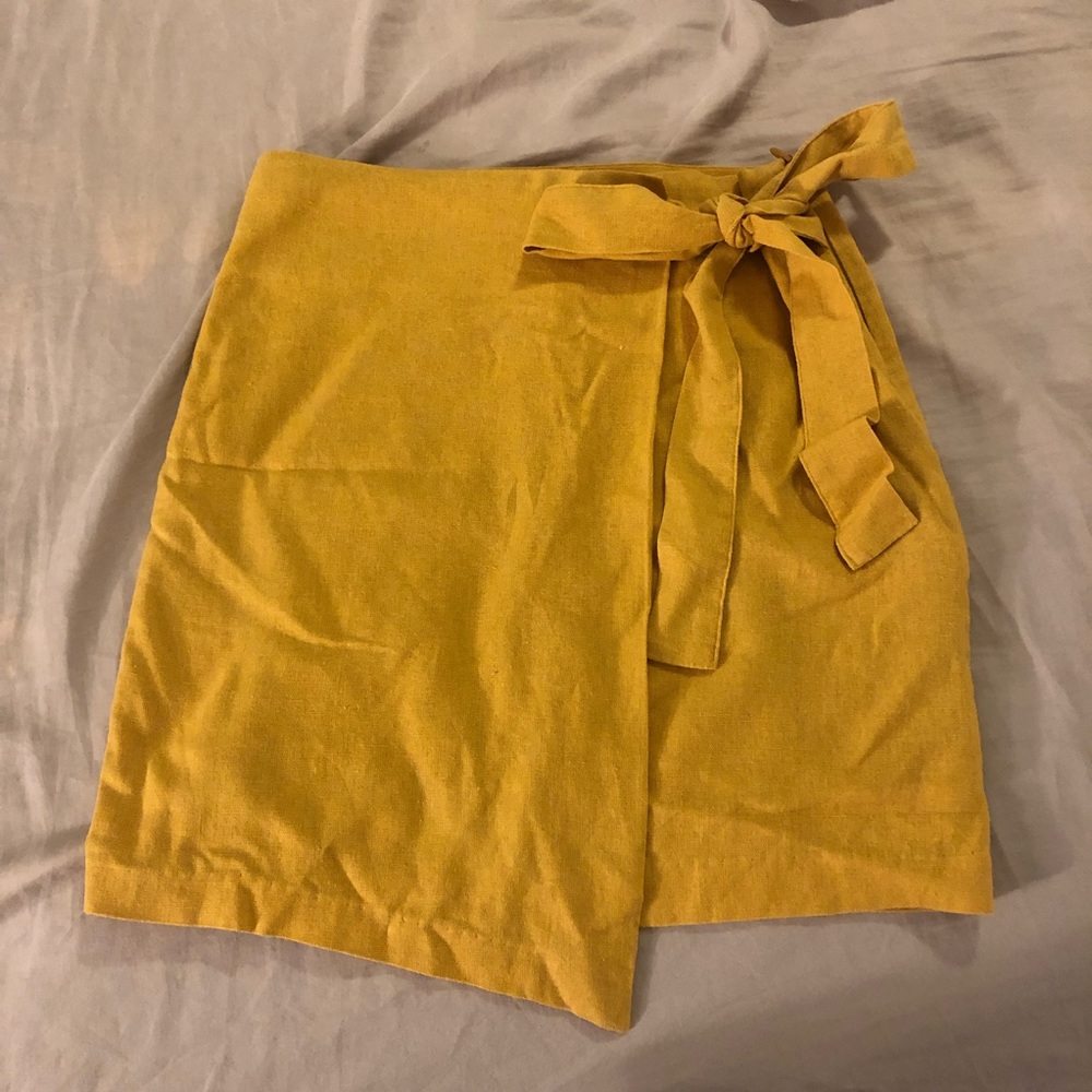 Yellow skort